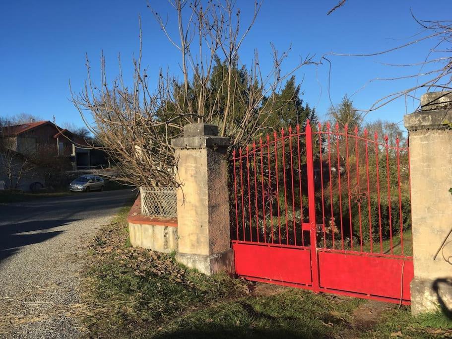Lerable Pourpre De La Grotte Au Lion Villa Arbon Bagian luar foto